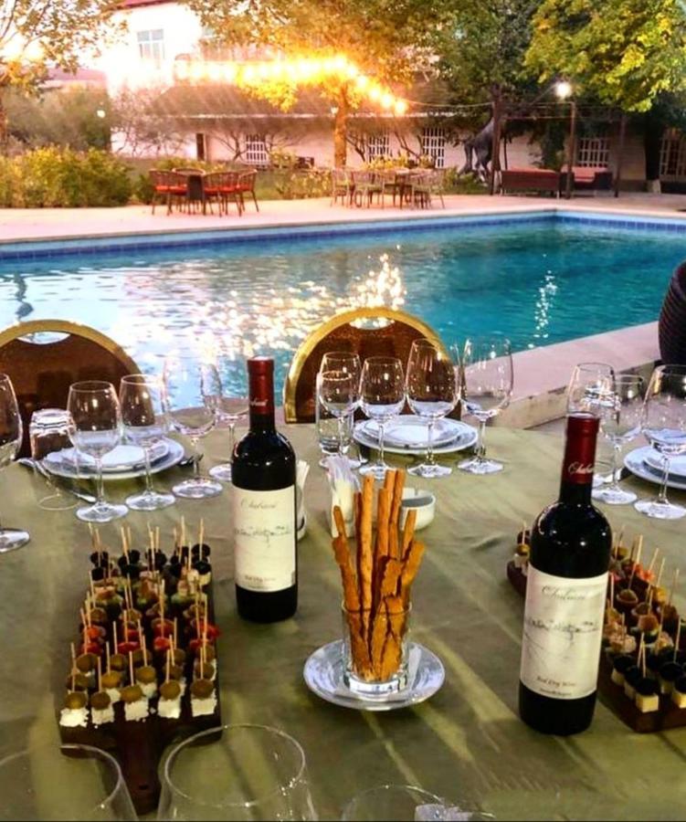 Chabiant Guesthouse Chateau Monolit Ikinci Yeniyol Eksteriør billede