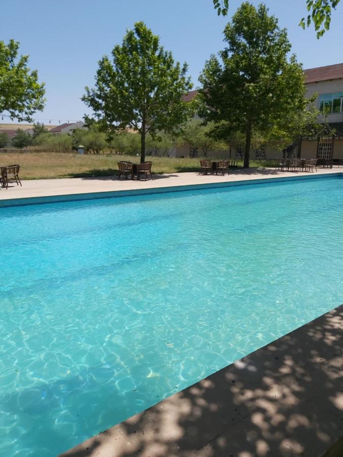 Chabiant Guesthouse Chateau Monolit Ikinci Yeniyol Eksteriør billede
