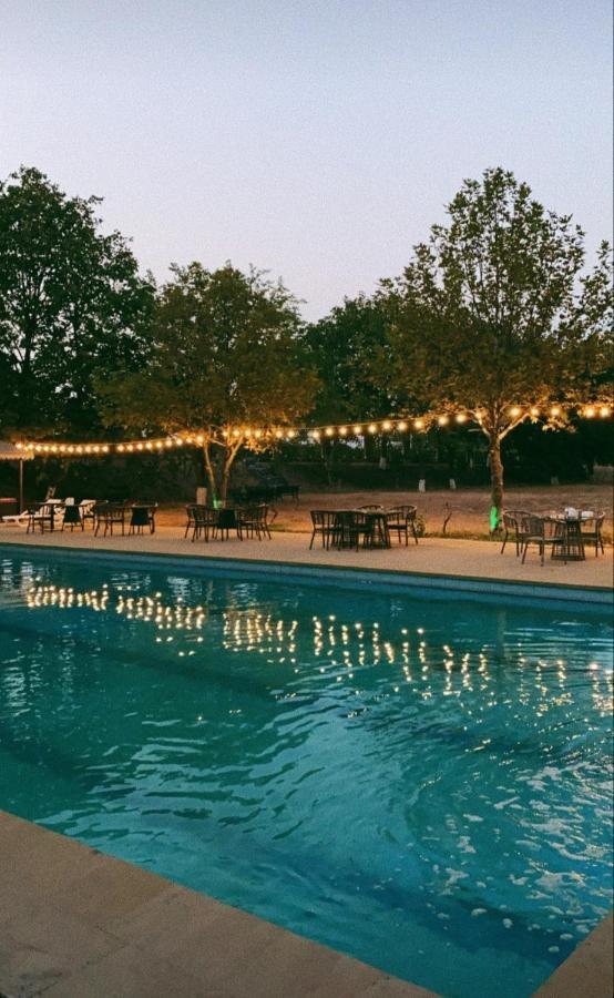 Chabiant Guesthouse Chateau Monolit Ikinci Yeniyol Eksteriør billede