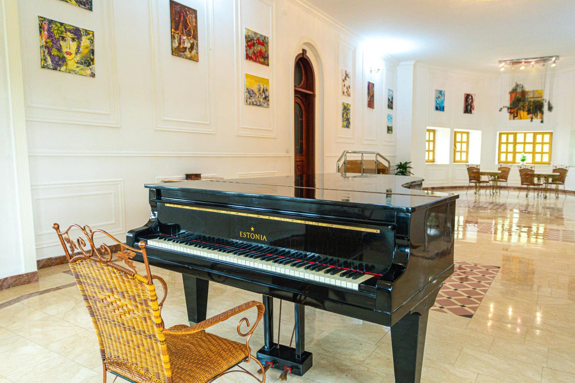 Chabiant Guesthouse Chateau Monolit Ikinci Yeniyol Eksteriør billede