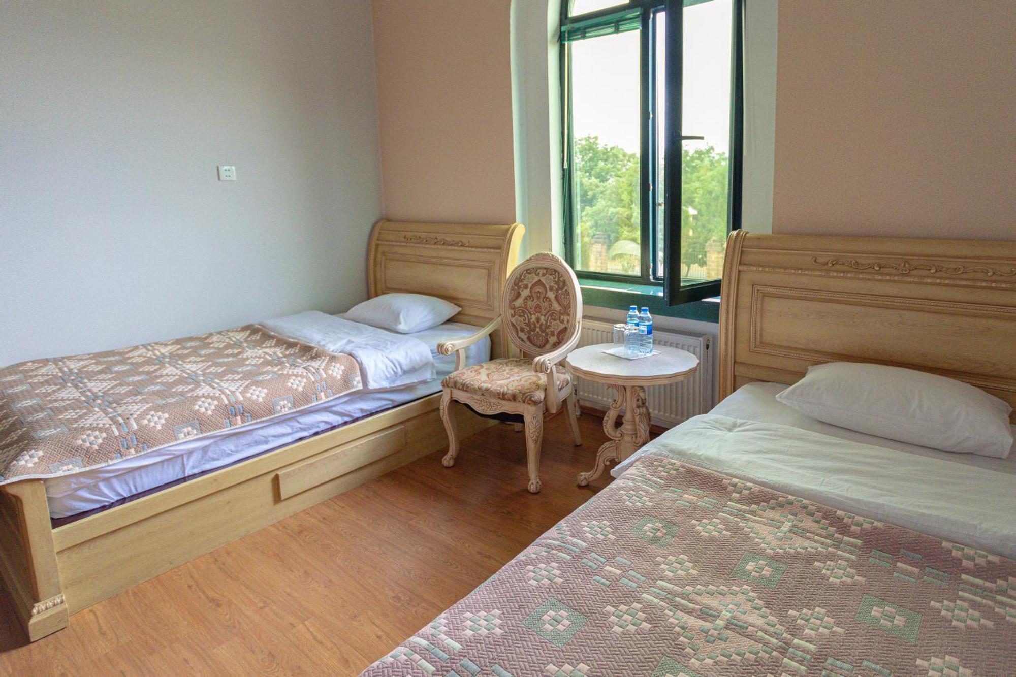 Chabiant Guesthouse Chateau Monolit Ikinci Yeniyol Eksteriør billede
