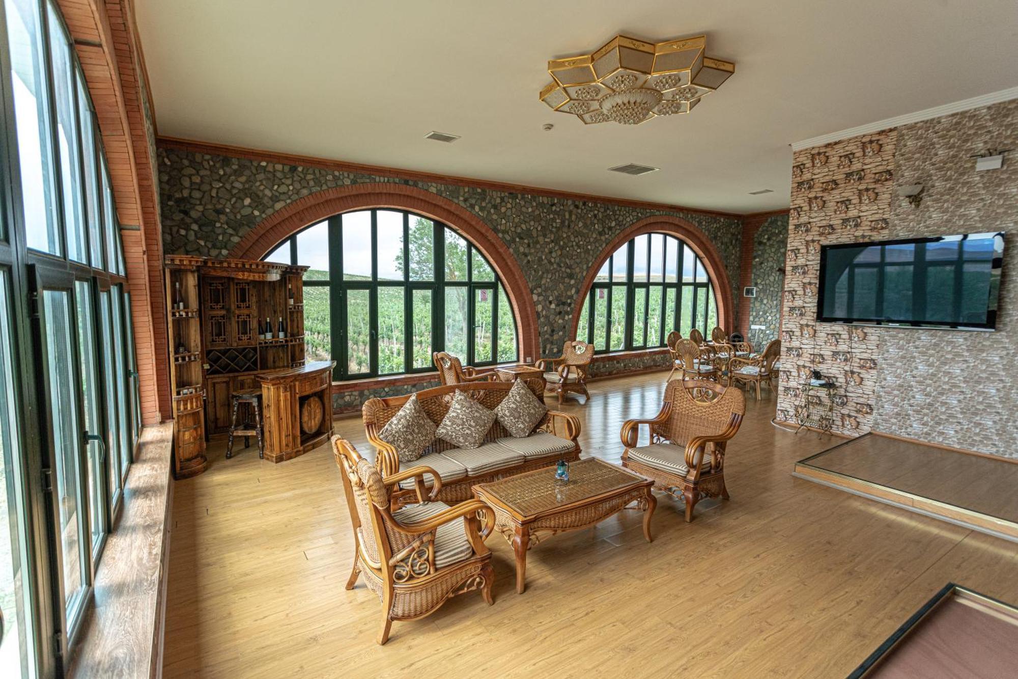 Chabiant Guesthouse Chateau Monolit Ikinci Yeniyol Eksteriør billede