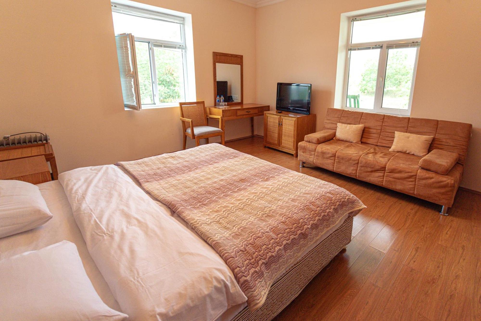 Chabiant Guesthouse Chateau Monolit Ikinci Yeniyol Eksteriør billede