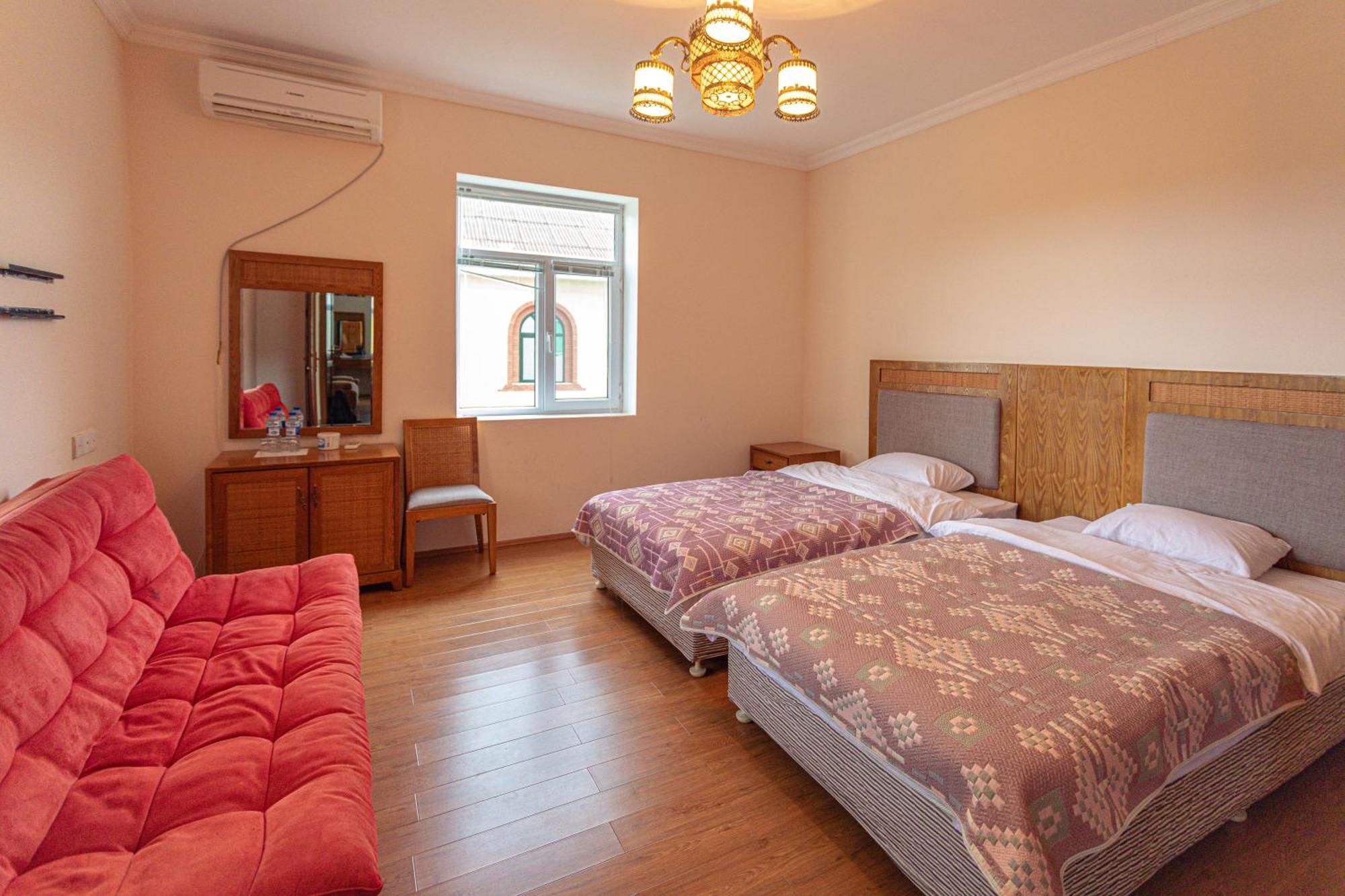 Chabiant Guesthouse Chateau Monolit Ikinci Yeniyol Eksteriør billede