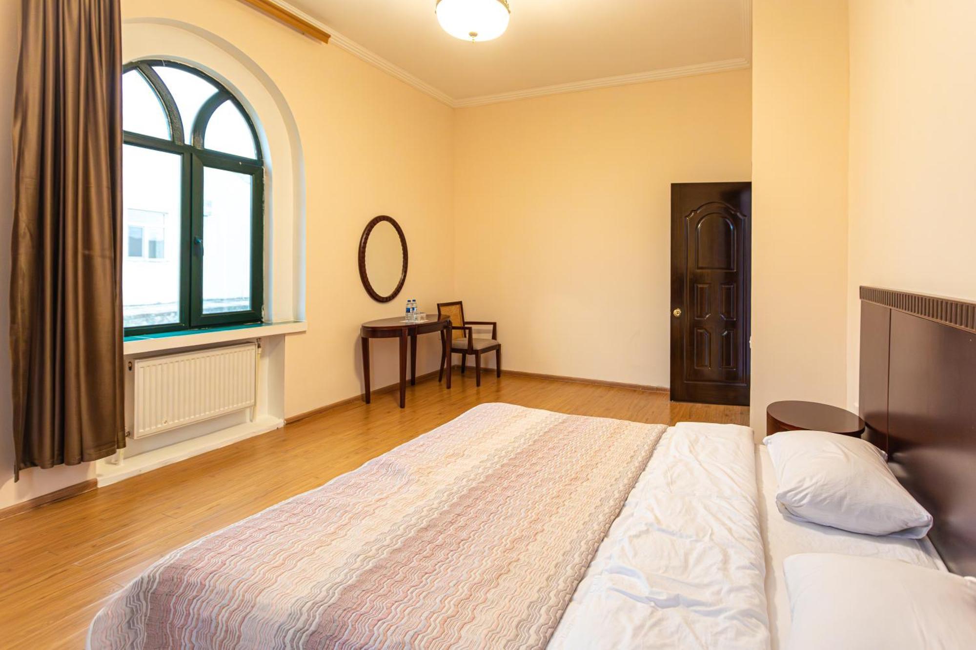 Chabiant Guesthouse Chateau Monolit Ikinci Yeniyol Eksteriør billede