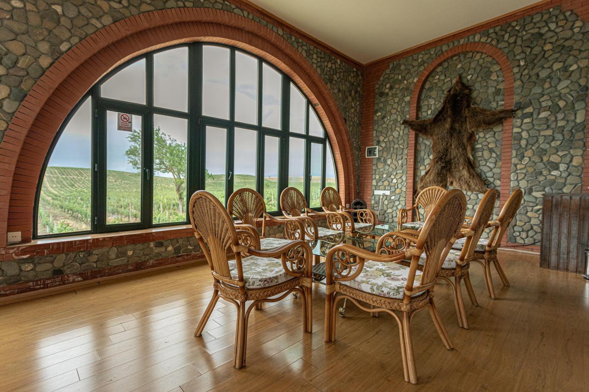 Chabiant Guesthouse Chateau Monolit Ikinci Yeniyol Eksteriør billede