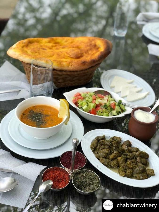 Chabiant Guesthouse Chateau Monolit Ikinci Yeniyol Eksteriør billede